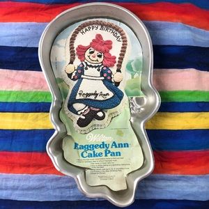 1981 Raggedy Ann Vintage metal cake Pan Wilton
